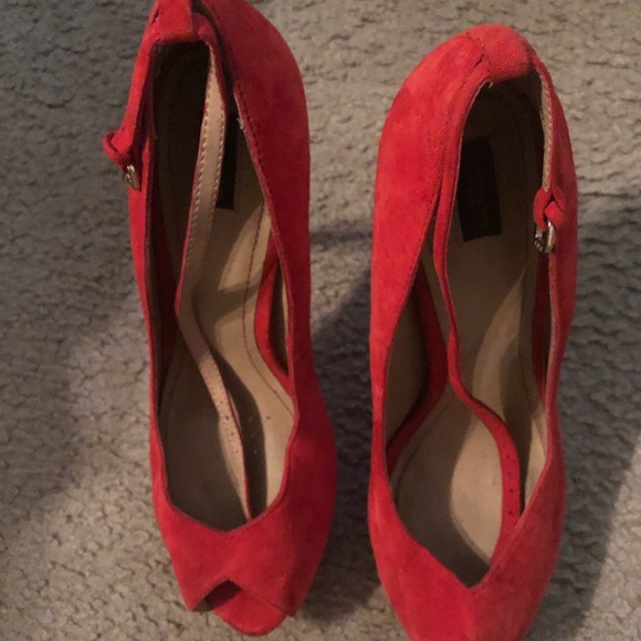 Red High Heel Size 9, Peep Toe Platform - Picture 3 of 3